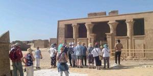 وفد سياحى ألماني يزور منطقتى بني حسن وتونا الجبل بالمنيا