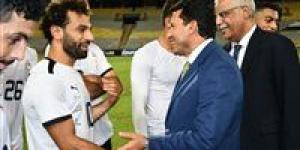 وزير الرياضة يهنئ محمد صلاح بتتويجه هدافًا وأفضل صانع أهداف في الدوري الإنجليزي