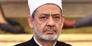 شيخ الأزهر يعزِّي الأم والطبيبة الفلسطينيَّة آلاء النجار في استشهاد أبنائها التسعة