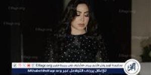 بالأسود.. بوسي تبهر جمهورها بأحدث ظهور لها