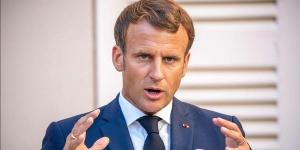 "كنا نتمازح".. أول تعليق من الرئيس الفرنسي على صفعة زوجته بالطائرة (فيديو)