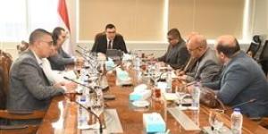 وزير الإسكان يعقد اجتماعاً مع رؤساء ومسئولي أجهزة تنمية مدن غرب القاهرة