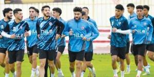 أيمن الرمادي يعقد جلسة مع لاعبي الزمالك استعدادًا لفاركو بالدوري
