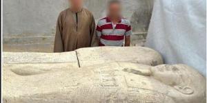 القبض على شخصين بحوزتهما تابوت أثري في سوهاج بقصد الإتجار