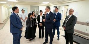 وزير البترول يزور مستشفى أهل مصر ويشيد بدورها الرائد في علاج الحروق