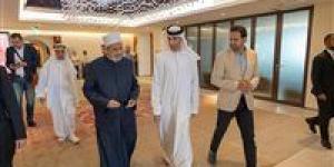 شيخ الأزهر يغادر دبي متوجهًا إلى القاهرة عقب مشاركته في "قمة الإعلام العربي"