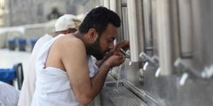 أستاذ بالقومي للبحوث: الماء المنتظم أثناء المناسك يحمي الحاج من التعب وضعف التركيز