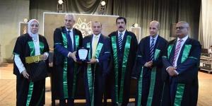 رئيس جامعة بني سويف يشهد حفل تخرج الدفعة 23 لكلية الطب البشري