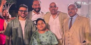 كريم الحسيني يهنئ مصطفي منصور وهايدى رفعت بخطوبتهما