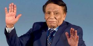 أشرف زكي لـ"مصر تايمز": عادل إمام بصحة جيدة والصورة المنتشرة "مزيفة بالذكاء الاصطناعي"