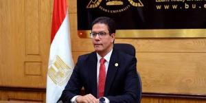 رئيس جامعة بنها يتفقد أعمال التطوير بمجمع الخدمات والادارة الطبية بالجامعة