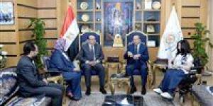 رئيس جامعة المنصورة يستقبل إدارة مركز خدمات الأشخاص ذوي الإعاقة