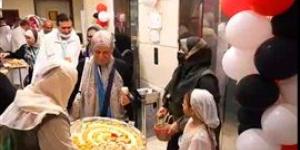 مع اقتراب موعد تصعيدهم الي عرفات : " المطوفين " يبدأون مراسم استقبال حجاج الخمس نجوم