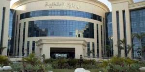 الداخلية توضح حقيقة الفيديو المتداول لسير سيارات في مسار الأتوبيس الترددي