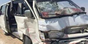 إصابة 7 أشخاص إثر انقلاب ميكروباص بالطريق الأوسطي