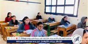 طلاب  الشهادة الإعدادية بالمنيا  يؤدون امتحان مادتى  الدراسات الاجتماعيه والتربية الفنية