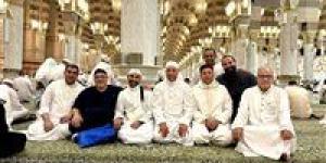 تبت إلى الله.. أحمد سعد يقرأ القرآن في المسجد النبوي ويجتمع مع الشيوخ بعد الإعلان عن بدايته الجديدة