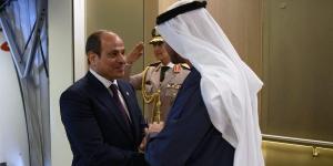 الشيخ محمد بن زايد يستقبل الرئيس السيسي في مطار أبوظبي الدولي