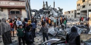 في هجوم واسع للمستوطنين.. 7 مصابين وإحراق منازل وممتلكات في بلدة دير دبوان شرق رام الله