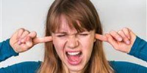 يزعجك صوت المضغ؟.. قد يكون هذا إنذارا خطيرا لصحتك العقلية