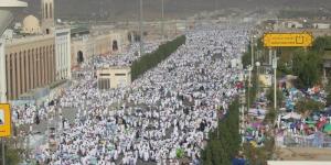 حجاج بيت الله الحرام ينفرون من عرفات إلى مزدلفة