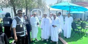 وزير السياحة يقوم بزيارة ميدانية لمخيمات حجاج السياحة المصريين بمشعر عرفات للاطمئنان على الحجاج