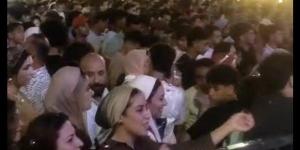 بحضور المئات.. العسيلي يشعل ليل الساحل الشمالي بأداء حماسي وأجواء صاخبة| شاهد