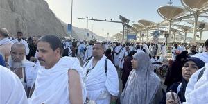 الحجاج المتعجلون يغادرون "منى" قبل الغروب في ثانى أيام التشريق