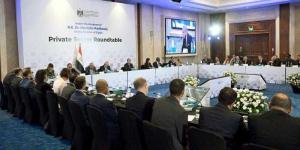 رئيس الوزراء يترأس مائدة مستديرة بعنوان ”الإصلاحات الهيكلية لتعزيز تنافسية القطاع الخاص”