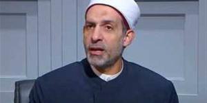 هل الضحك أثناء الصلاة يبطلها؟.. أمين الفتوى يجيب