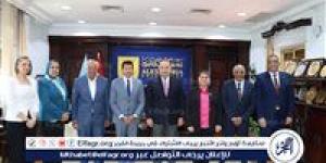 على هامش مناقشة رسالة دكتوراة.. رئيس جامعة الإسكندرية يستقبل وزير الشباب والرياضة