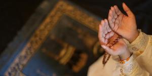 الأزهر للفتوى: كثرة الابتلاءات تزيد المؤمن قربا من الله