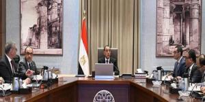 رئيس الوزراء يتابع تنفيذ برنامج الطروحات الحكومية في قطاعي البترول والأعمال العام
