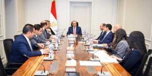 وزير الخارجية يعقد اجتماعًا مع قيادات وأعضاء مكتب نائب الوزير لمتابعة ملفات التعاون الخارجي