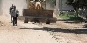 محافظ أسيوط: تسوية وتمهيد الطرق غير المرصوفة بقريتي الحوطا وجرف سرحان بديروط