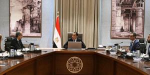 رئيس الوزراء يستعرض خطوات تنفيذ برنامج الطروحات الحكومية في قطاع الاتصالات