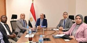 وزير الري يلتقى فريق بحثي لمناقشة التعاون المشترك في مجال ”التحلية للإنتاج الكثيف للغذاء”