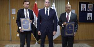 وزير البترول يشهد توقيع اتفاقية للبحث عن البترول بمنطقة جنوب وادي السهل في الصحراء الشرقية
