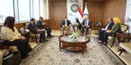 وزير البترول يتابع تطورات العمل بمجمع البحر المتوسط للبتروكيماويات في العلمين الجديدة