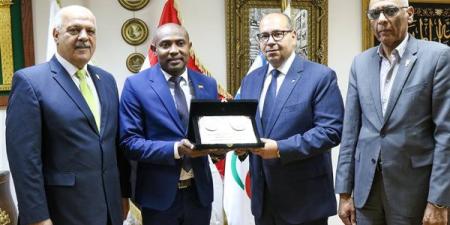 ياسر إدريس يستقبل وزير خارجية جزر القمر لبحث سبل التعاون
