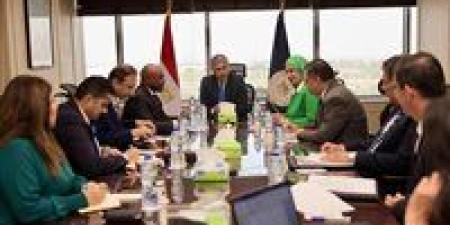 وزير السياحة يلتقي سكرتير عام منظمة الدول الثماني النامية للتعاون الاقتصاديD8