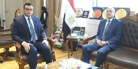 وزير الإسكان يستقبل محافظ الأقصر لمتابعة مشروعات "حياة كريمة" بالمحافظة