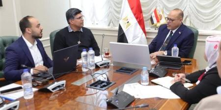 وزير العمل يلتقي وفدا من معهد الساليزيان ...