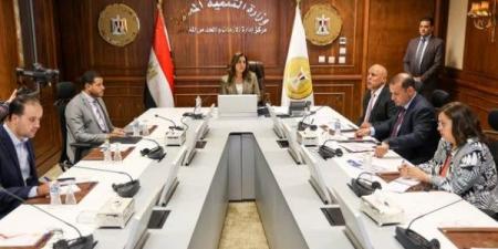 وزيرة التنمية المحلية لسكرتيرى عموم المحافظات: "سيبوا المكاتب وانزلوا الشارع"