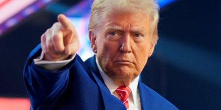 مكافأة الرحيل.. ترامب يعرض منح 1000 دولار لكل مهاجر غير شرعي يغادر أمريكا طوعا