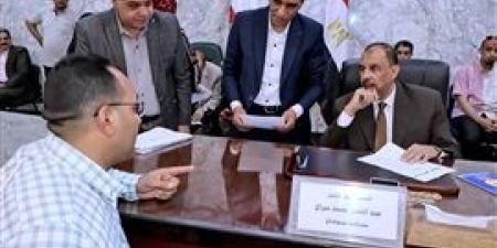 محافظ سوهاج يعقد اللقاء الجماهيري الأسبوعي للاستماع إلى شكاوى وطلبات المواطنين