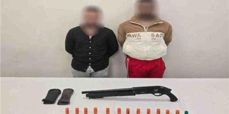 كشف ملابسات واقعة إطلاق عيار نارى تجاه إحدى السيارات بالقاهرة.. وضبط مرتكبا الواقعة