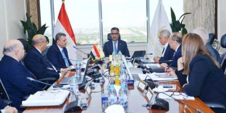وزير التموين يبحث مع رئيس مجلس إدارة شركة الزيوت ...