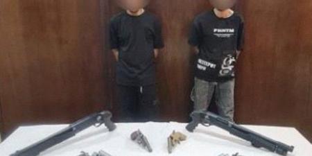 القبض على مسجلى خطر بحوزتهما هيروين و6 قطع سلاح بالمرج