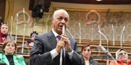 الحكومة تشحن الشارع ضد الدولة.. مصطفى بكري: مشروع قانون الإيجار القديم يهدد السلم الاجتماعي ويخلق صراعًا طبقيًا